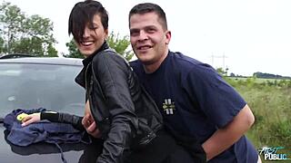 Myfirstpublic Emylia Argan s VEĽKÝMI CICMI dostane VYJEBANÉ tvrdo na verejnosti