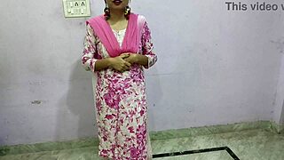 Desi likainen bhabhi haluaa ison kyrvän sairaalta devarilta hardcore naimiseen ja seksikkäisiin imuihin.