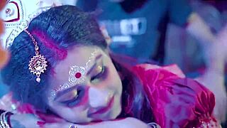 यंग 18+ इंडियन कपल पहली रात सुहाग रात डर्टी सेक्स चीखों के साथ