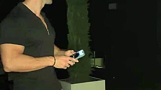 ستيفي مورينو لاتينا عضلية بجسمها وتيته في أول نيك