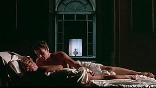 Chloe Webb retro karın sahnesi mimarla vahşi üçlü eylemde. Büyük memeler ve kıç sikme dahil!