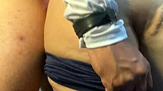 Жена моего босса с большой жопой трахается доггистайлом в отеле