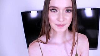 هازل مور تحب تقديم الرأس! 😜