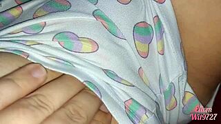 หลานสาวจากสเปนให้ฉันลูบหีโกนของเธอ!