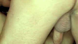 Milf dobi creampie na utežni klopi med intenzivno sejo