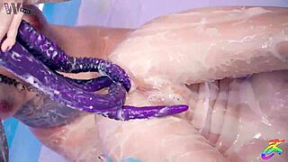 フィスティングクイーンズのクス・コルトとワイルド・タリがガーピングで支配