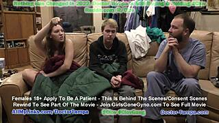 의사가 8개월 임신한 노바 매버릭 진찰하다