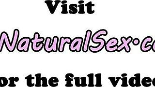 Модель с большой грудью жестко трахают в страстной позе раком и наездницей всю ночь