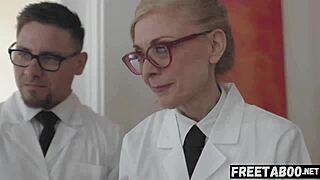 Pazzo patrigno trasforma figliastra robot clone in giocattolo da scopare. Film completo su freetaboo net.